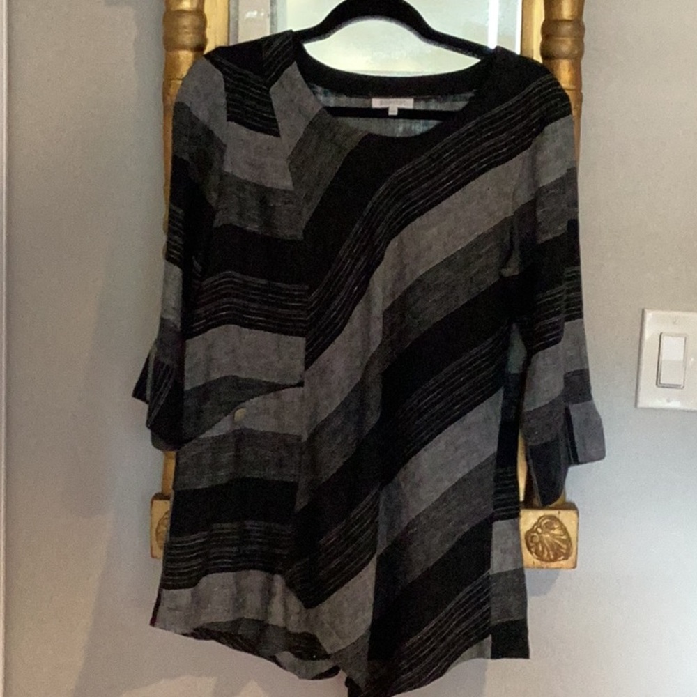 Habitat S black and white 3/4 sleeve tunic NWOT one button pocket front